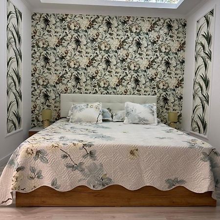 Golden Garden Luxury Apartment In Букурещ Екстериор снимка