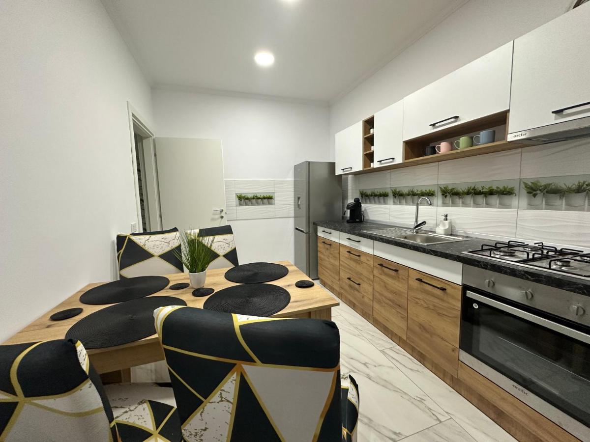 Golden Garden Luxury Apartment In Букурещ Екстериор снимка