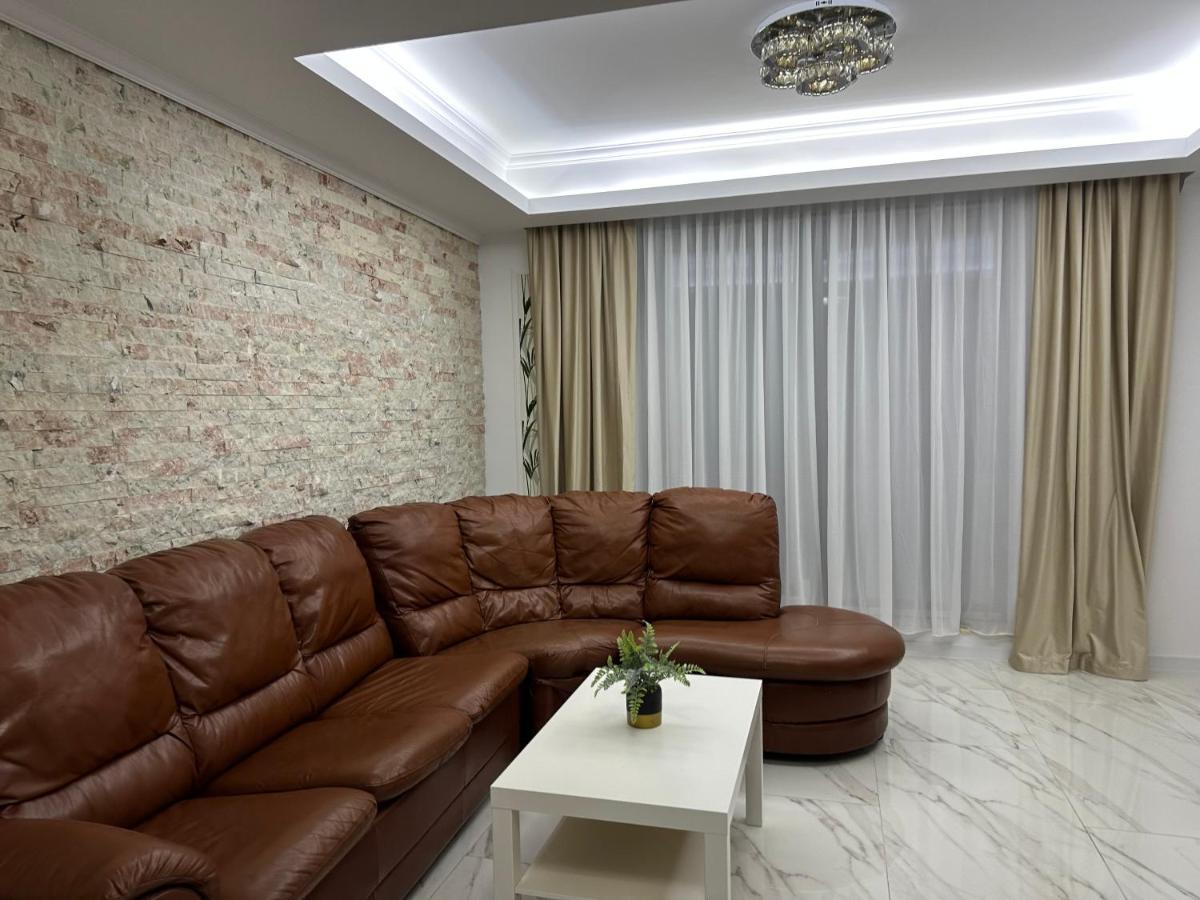 Golden Garden Luxury Apartment In Букурещ Екстериор снимка