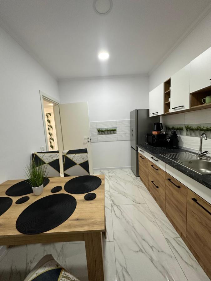 Golden Garden Luxury Apartment In Букурещ Екстериор снимка