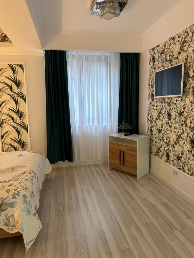 Golden Garden Luxury Apartment In Букурещ Екстериор снимка